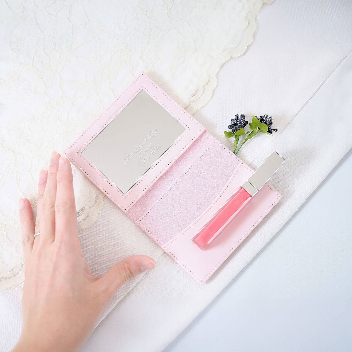 コンパクトミラーの名入れギフト