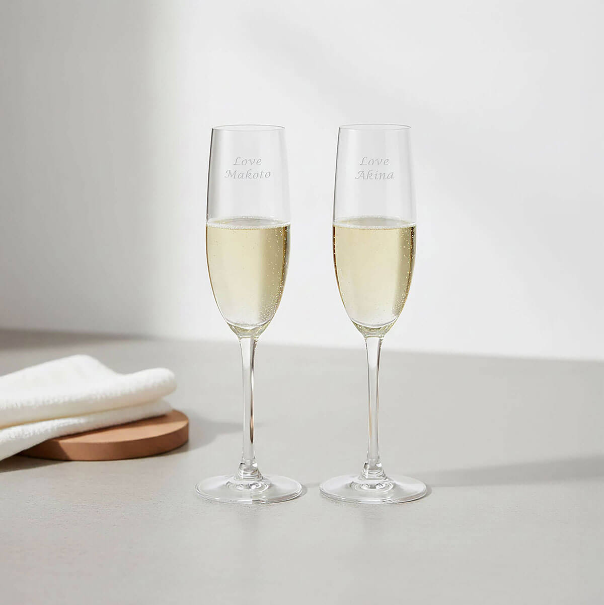 シャンパングラスの名入れギフト