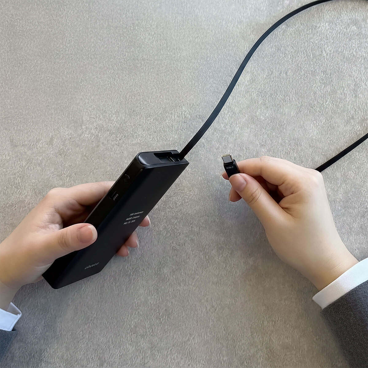 モバイルバッテリー ケーブル一体型 ブラック 6