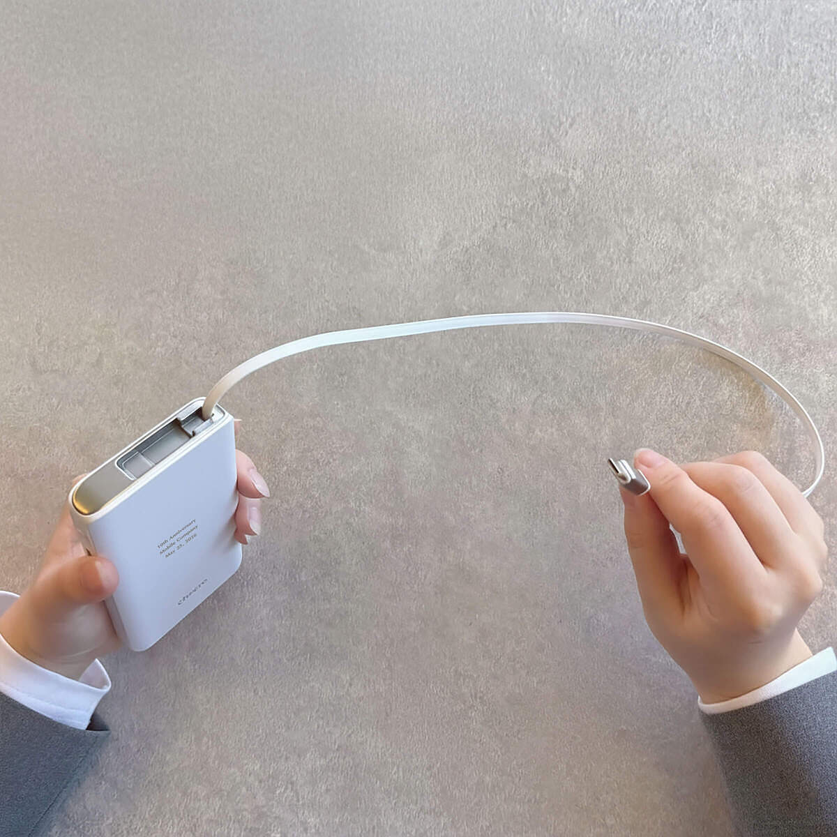 モバイルバッテリー ケーブル一体型 ブラック 10