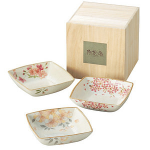 撫松庵 桜づくし 三ツ組鉢揃 名入れ可能