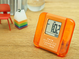 カラーアクリル LCD クロック オレンジ 2
