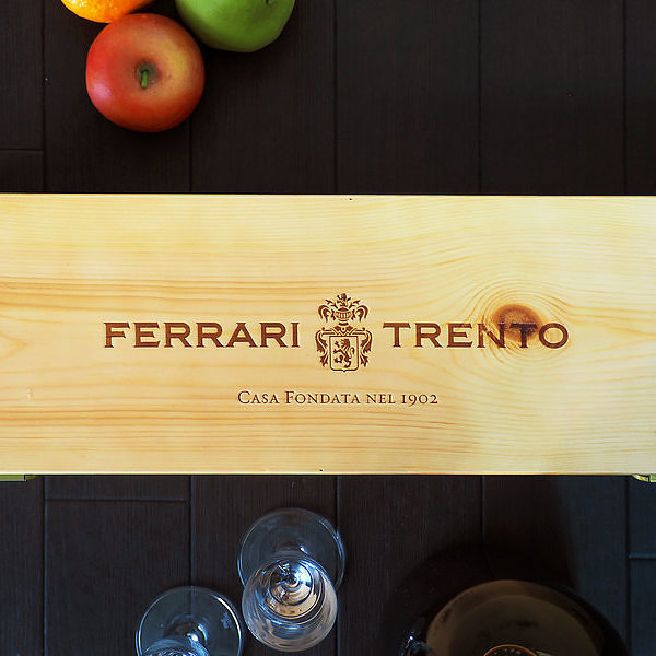 フェッラーリ イタリア 木箱入りワイン